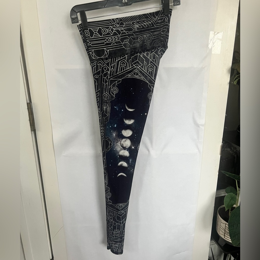 Niyama Sol wolf moon phase leggings